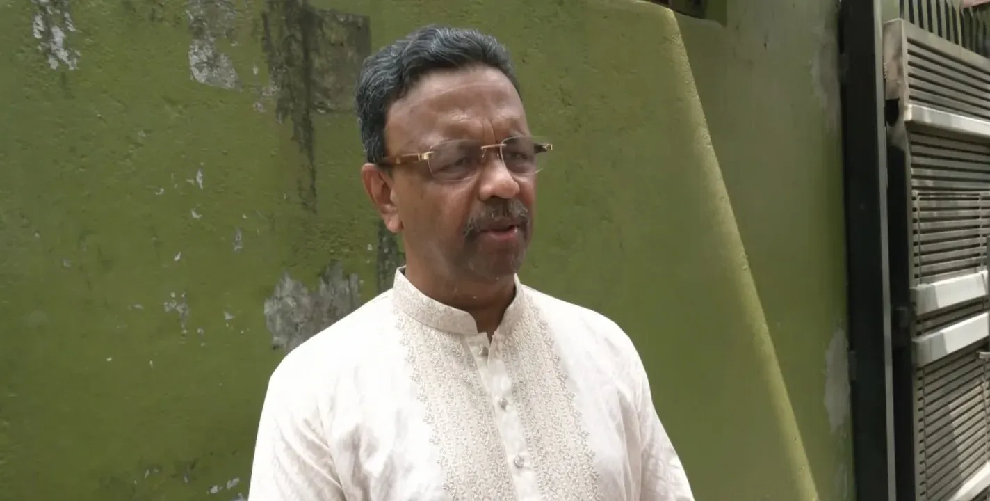 कोलकाता में ईद-उल-अजहा: ब्रिगेड परेड ग्राउंड में अदा हुई नमाज, मेयर फिरहाद हकीम ने माँगी खुशहाली की दुआ