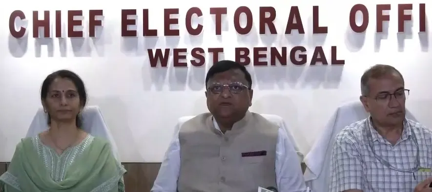 कोलकाता स्ट्रॉन्ग रूम विवाद: टीएमसी-भाजपा आमने-सामने, चुनाव आयोग ने मांगी रिपोर्ट