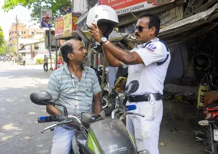 Kolkata Police book 726 traffic violations on Ashtami night amid Durga Puja