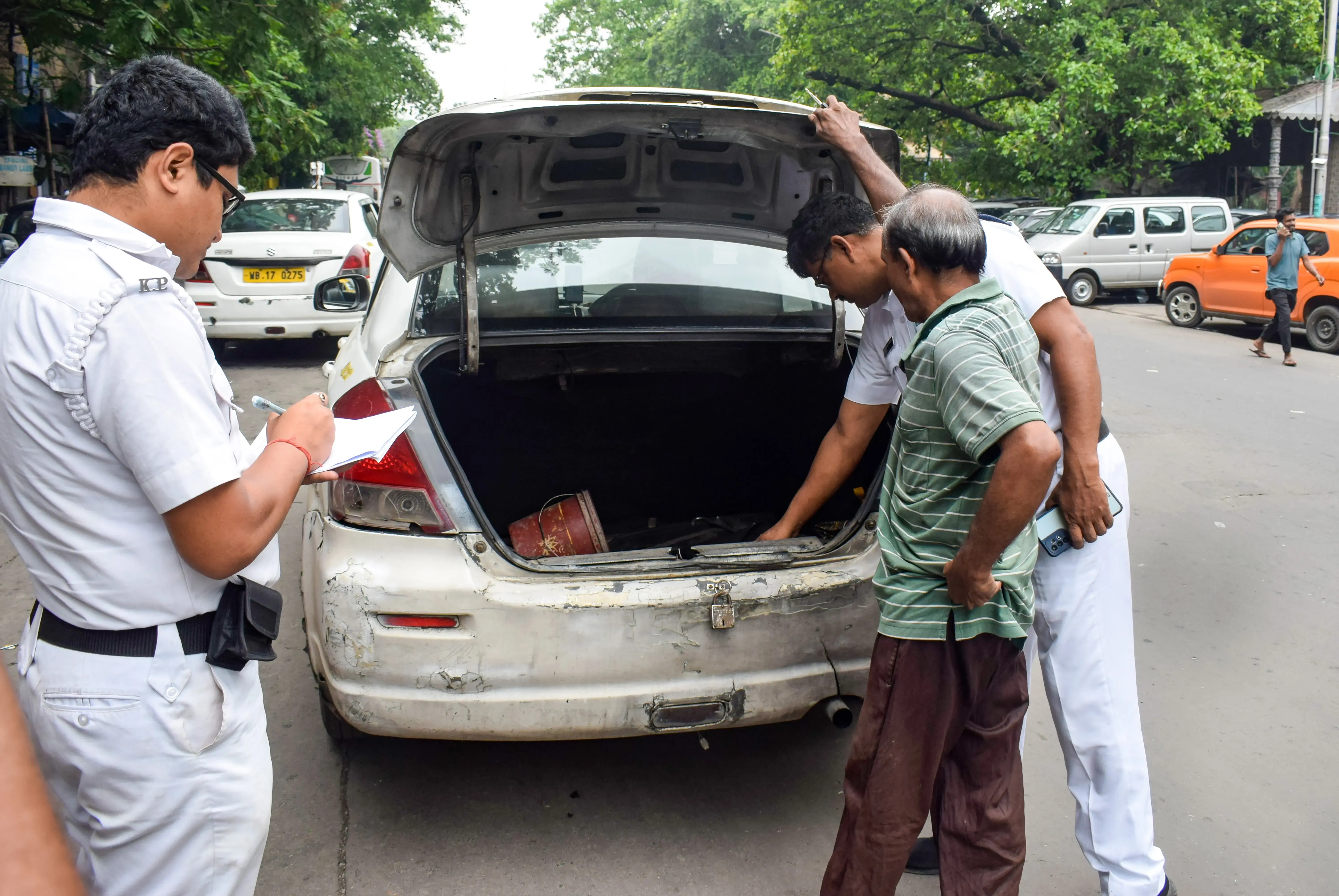 Kolkata Police Uncover Large Cash Reserves and Firearms Ahead of Elections