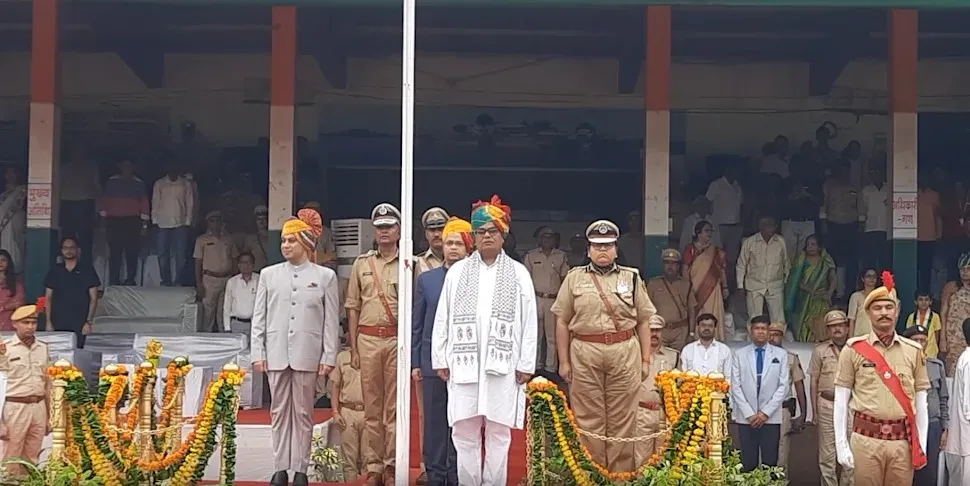 कोटा में स्वतंत्रता दिवस: मंत्री मदन दिलावर ने महाराव उम्मेदसिंह स्टेडियम में किया ध्वजारोहण, 72 लोग सम्मानित