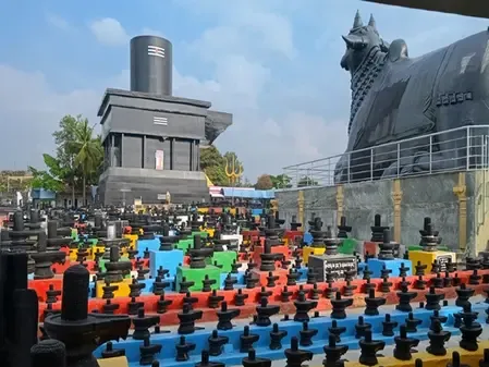 कोटिलिंगेश्वर मंदिर : परिसर में एक करोड़ शिवलिंग, मनोकामना पूरी होने से जुड़ी भावना