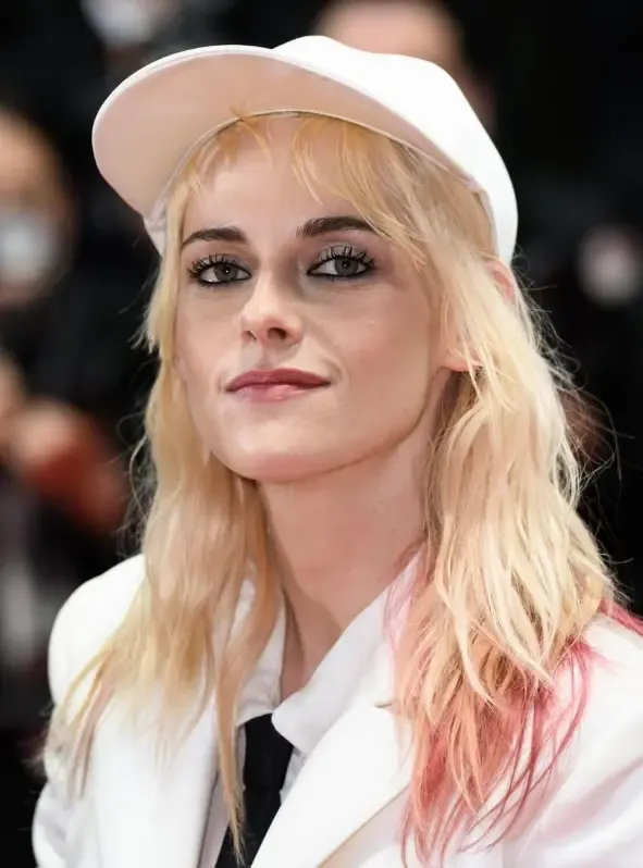 Did Kristen Stewart Just Buy a Run-Down Movie Theater?