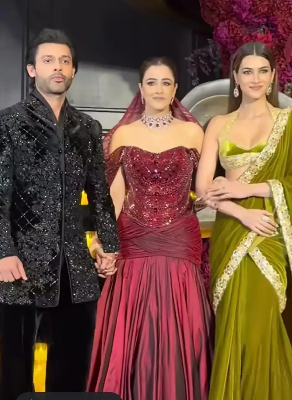 Did Kriti Sanon Bring a Retro Vibe to Her Saree Look at Nupur Sanon's Wedding Reception?