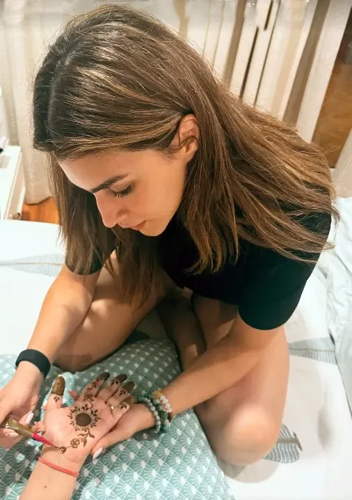 Did Kriti Sanon Become Her Mother's Mehendi Artist This Karwa Chauth?