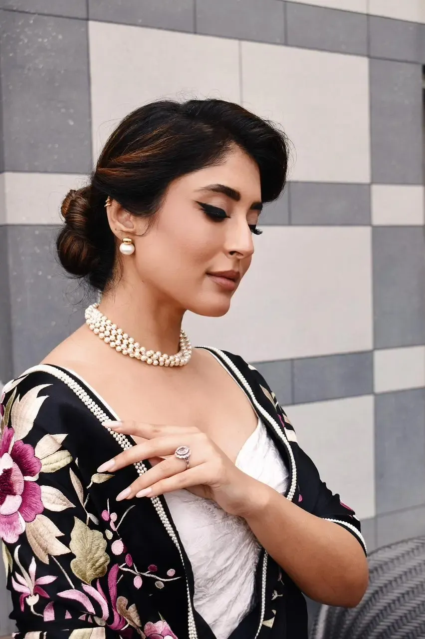 Kritika Kamra Confidently Returns to Work After Wedding