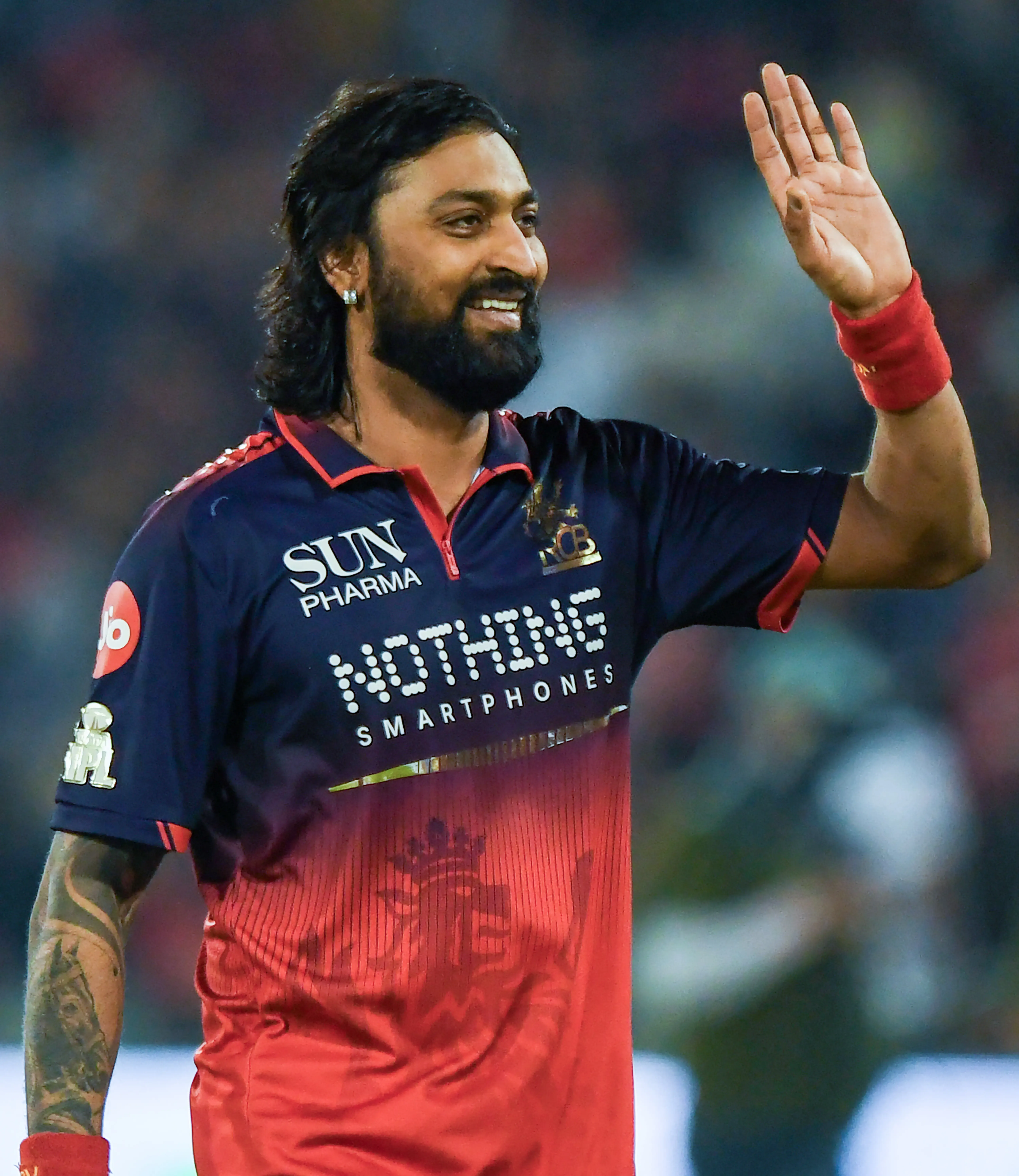 Krunal's gritty 73 steers RCB past MI in IPL thriller; Boucher hails street fighter