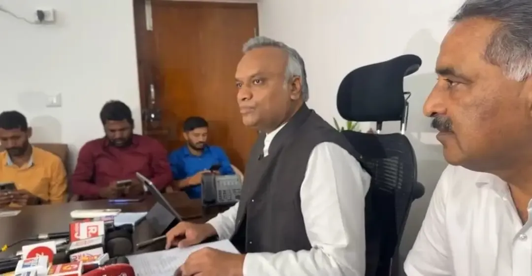 Karnataka BJP Delivers Contractor's Death Note to Rahul Gandhi; Priyank Kharge Predicts Party's Embarrassment