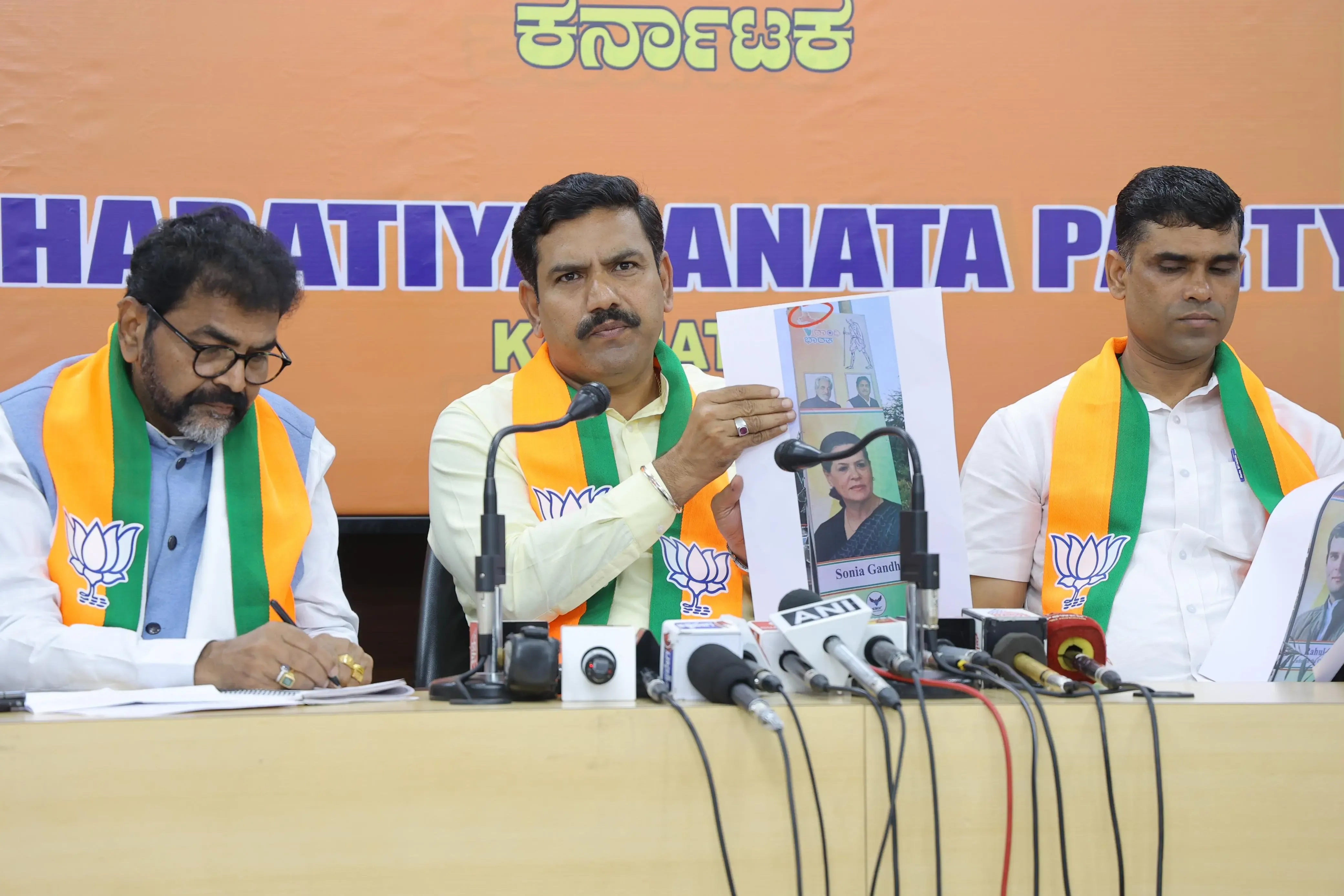 Karnataka BJP to Demonstrate at Gandhi's Statue in Bengaluru Against Congress’ 100th Anniversary Celebrations