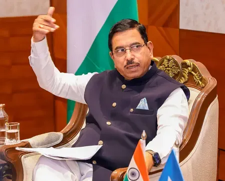 Are Siddaramaiah and Shivakumar Engaging in MLA Purchases Amidst Political Turmoil in Karnataka?