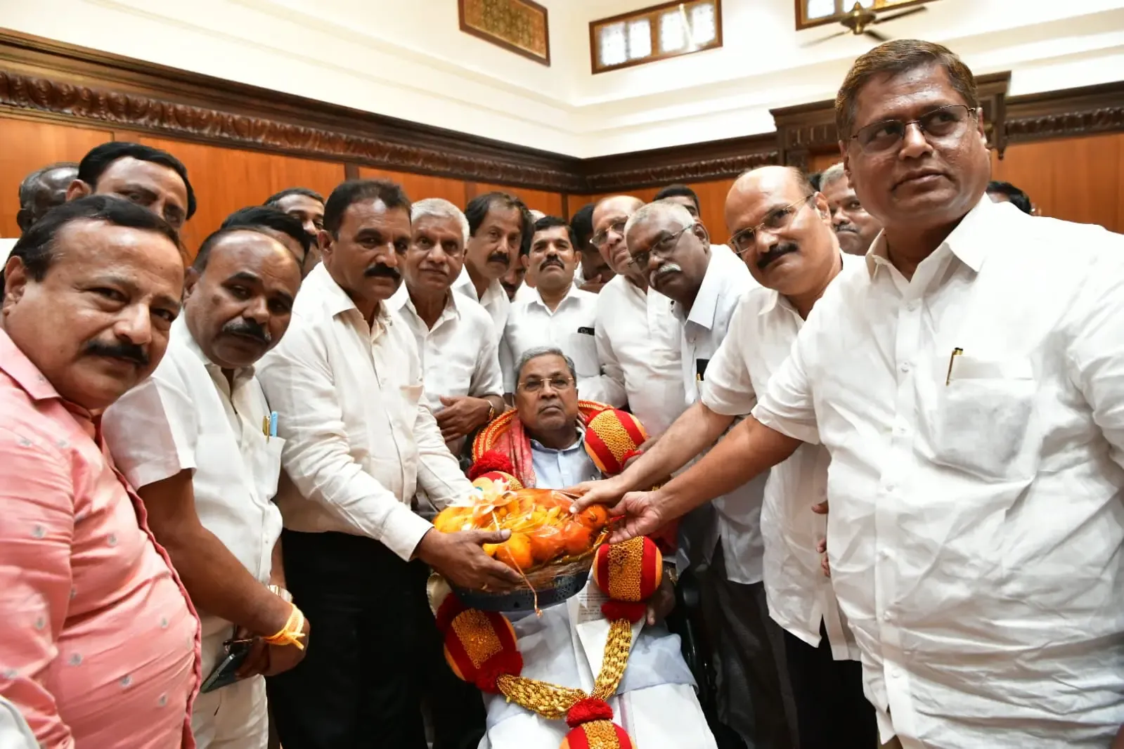 Karnataka Contractors' Association Engages Siddaramaiah Over Release of Pending Bills; CM Commits to Action