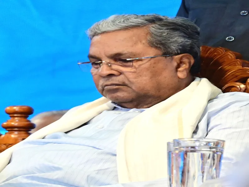 Is There a Leadership Crisis in Karnataka? Siddaramaiah Reacts to Delhi Inquiry as Shivakumar Heads to Mumbai