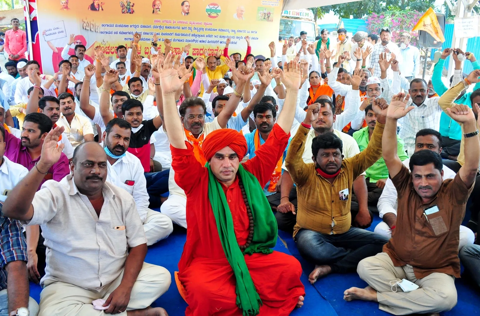 Karnataka Reservation Controversy: Backward Class Leader Issues Strong Warning to Lingayat Seer