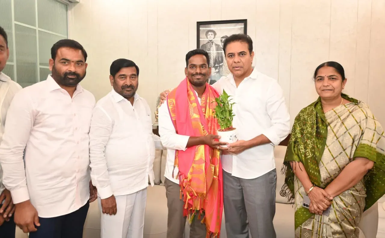 KTR Felicitates Hyderabad Mountaineer Who Scaled Everest