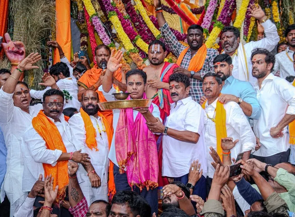 KTR visits Khairatabad Bada Ganesh, joins Hyderabad festivities