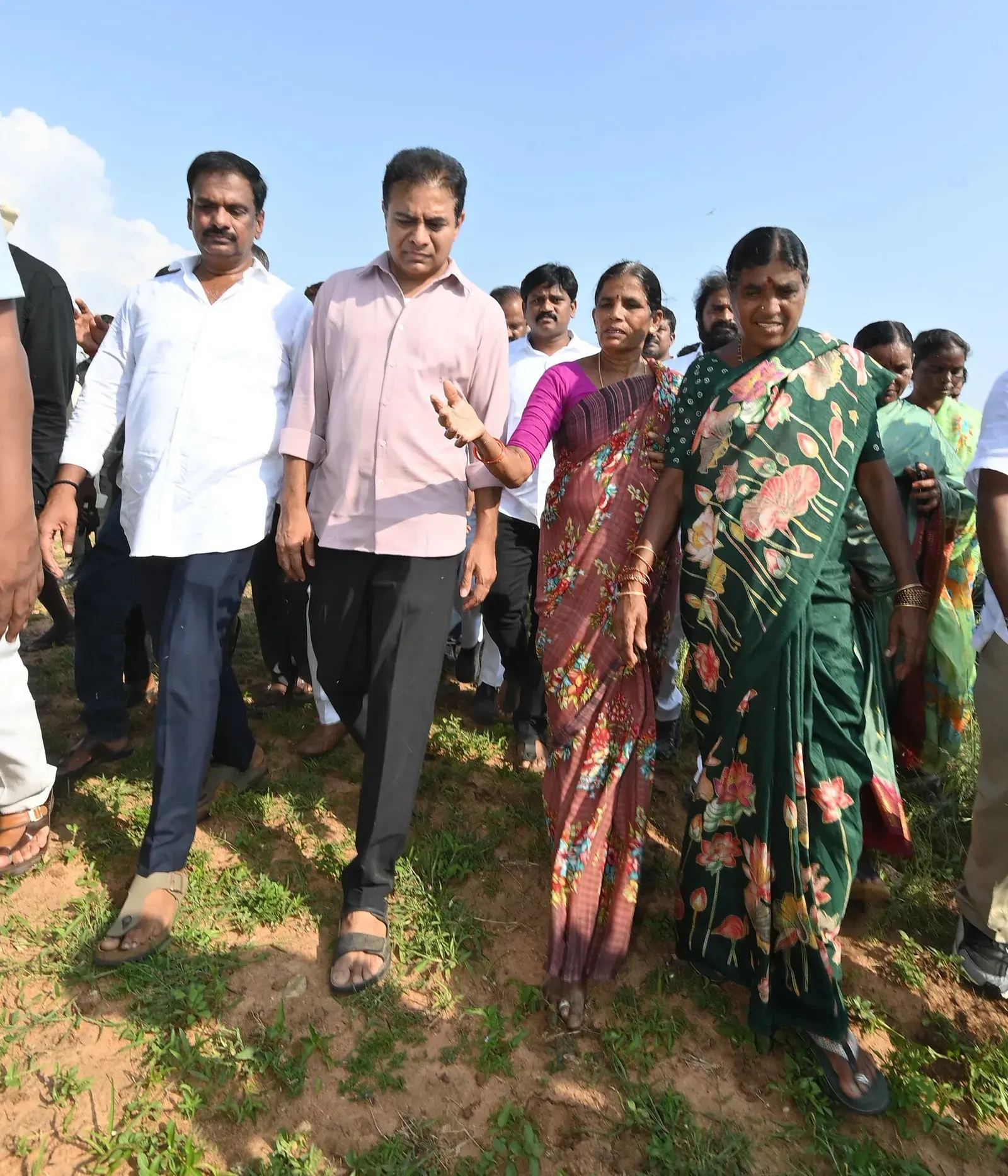KTR Visits Nagar Kurnool Fields, Slams Congress Over Krishna Water Delay