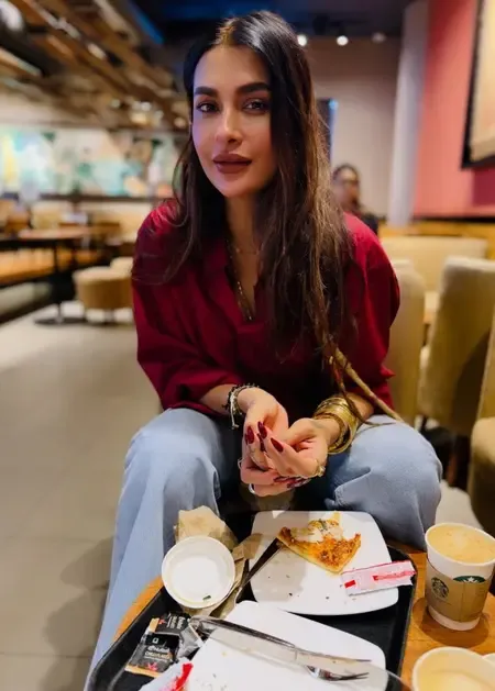 पवित्रा पुनिया ने एक्टर्स की सर्जरी पर ट्रोलिंग करने वालों को लताड़ी, कहा 'शर्म बची हो या सैलरी मिलती हो'