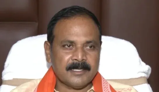 नेपाल बाढ़ के बाद बिहार की नदियों में अनजान मछलियाँ, मंत्री नंदकिशोर राम की सेवन न करने की अपील