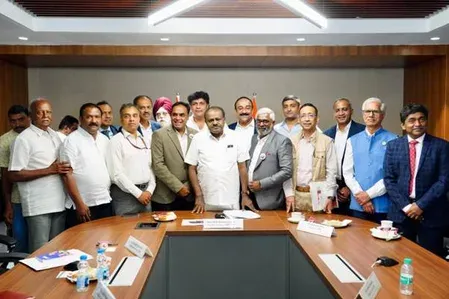 Kumaraswamy chairs e-bus, e-truck push meet in New Delhi
