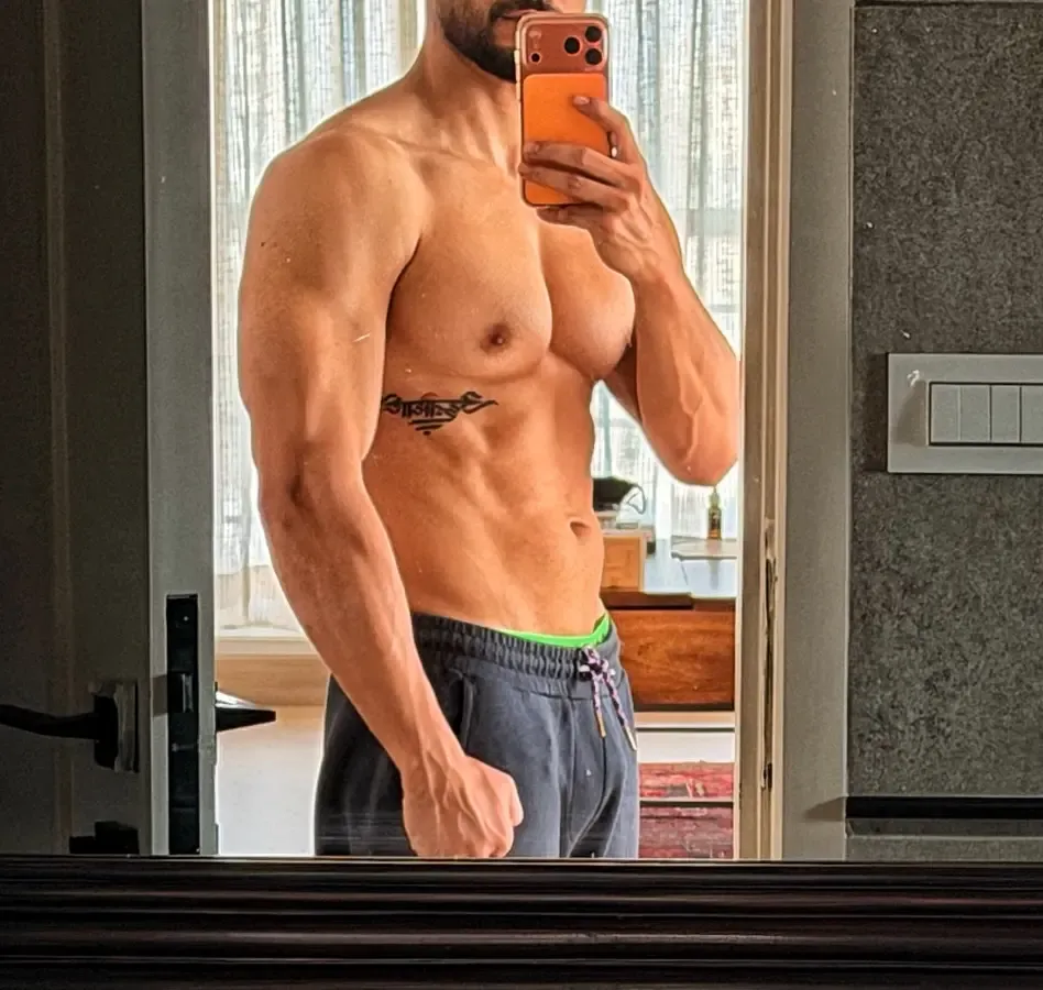 Did Kunal Kemmu Just Inspire Us to 'Never Doubt Your Potential' with His Stunning Mirror Selfie?