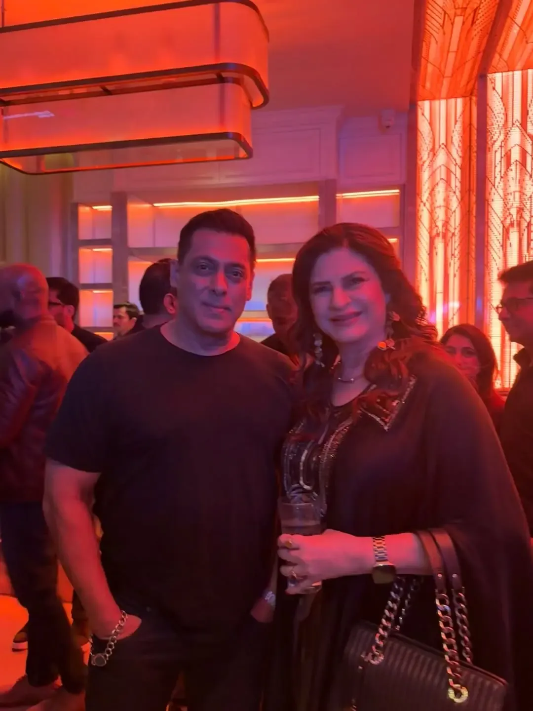 Did Kunickaa Sadanand Share a Memorable Moment with ‘Tiger’ Salman Khan at the ‘Bigg Boss 19’ Celebration?