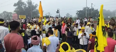 कुड़मी आंदोलनकारियों ने झारखंड में 15 से ज्यादा स्थानों पर रेलवे ट्रैक किया जाम, आदिवासी दर्जे की कर रहे मांग