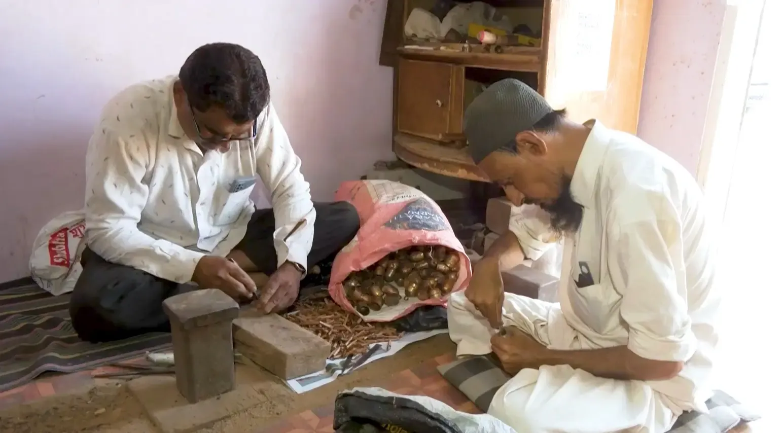 कच्छ की कॉपर बेल शिल्पकला को वैश्विक मंच, अमेरिका-यूके सहित कई देशों में हो रहा निर्यात