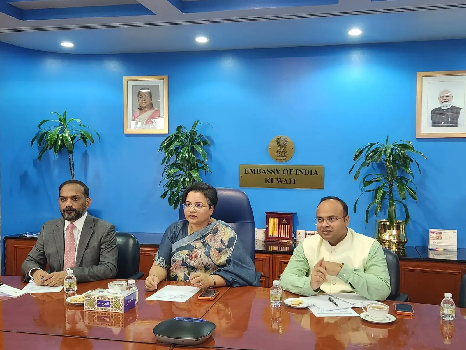 कुवैत और यूएई में भारतीयों के लिए दूतावास की नई एडवाइजरी, उड़ानों में बदलाव