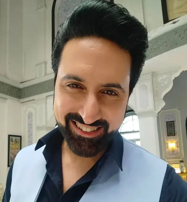 Sumeet Sachdev climbs 120 floors with 10-kg bag in intense fitness push