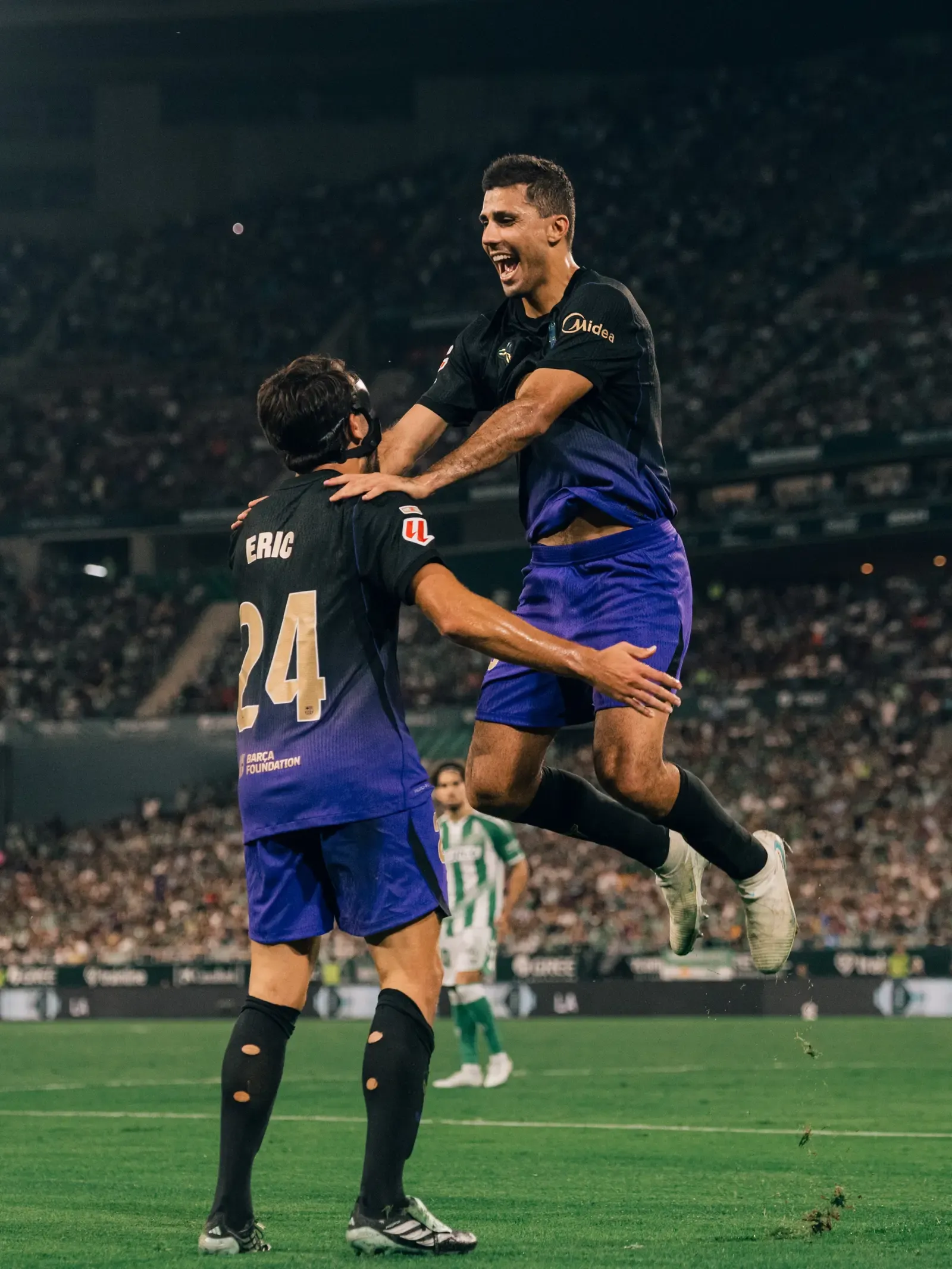Barcelona equal La Liga record with 9-win start, Clásico next
