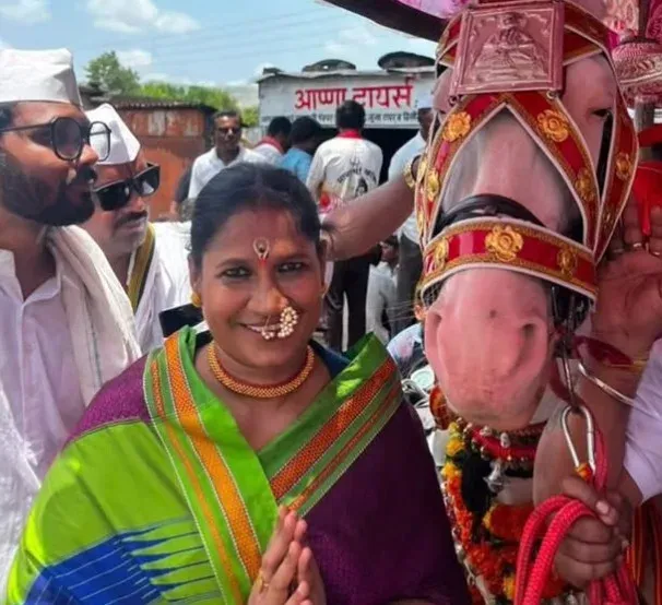 छाया कदम ने दूसरी बार नंगे पैर पूरी की 20 किमी की वारी, नौवारी साड़ी में दिखीं वारकरियों संग