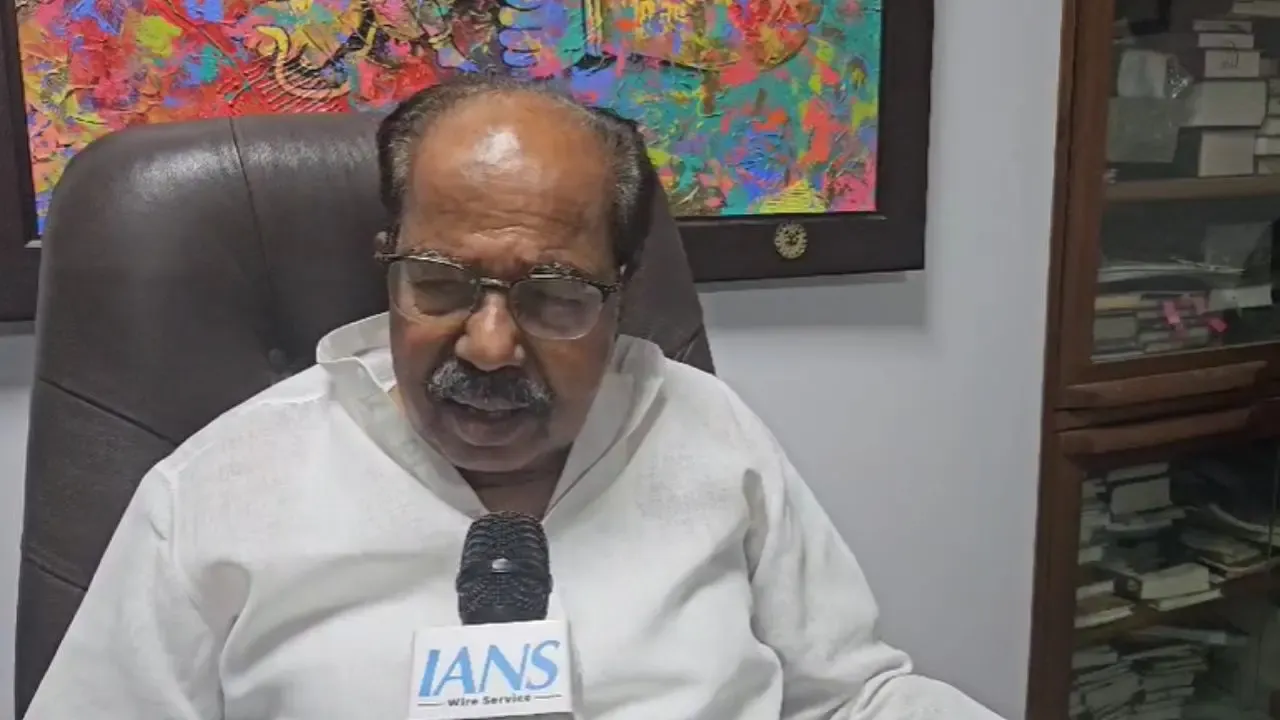 Moily Criticizes BJP's Historical Ignorance Regarding ONOE Bill in Lok Sabha