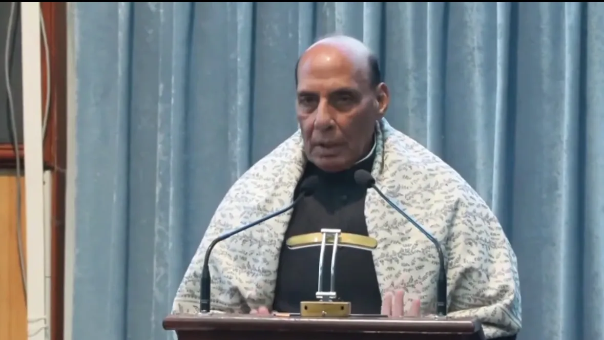 क्या लड़ाई में सिर्फ मजबूत होना ही काफी है, या तकनीक अपनाने से ही आगे बढ़ा जा सकता है? : राजनाथ सिंह