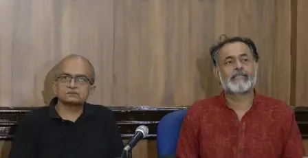 लद्दाख के शांतिपूर्ण आंदोलन को कुचलने के लिए दमनकारी कदम उठा रही सरकार : योगेंद्र यादव 