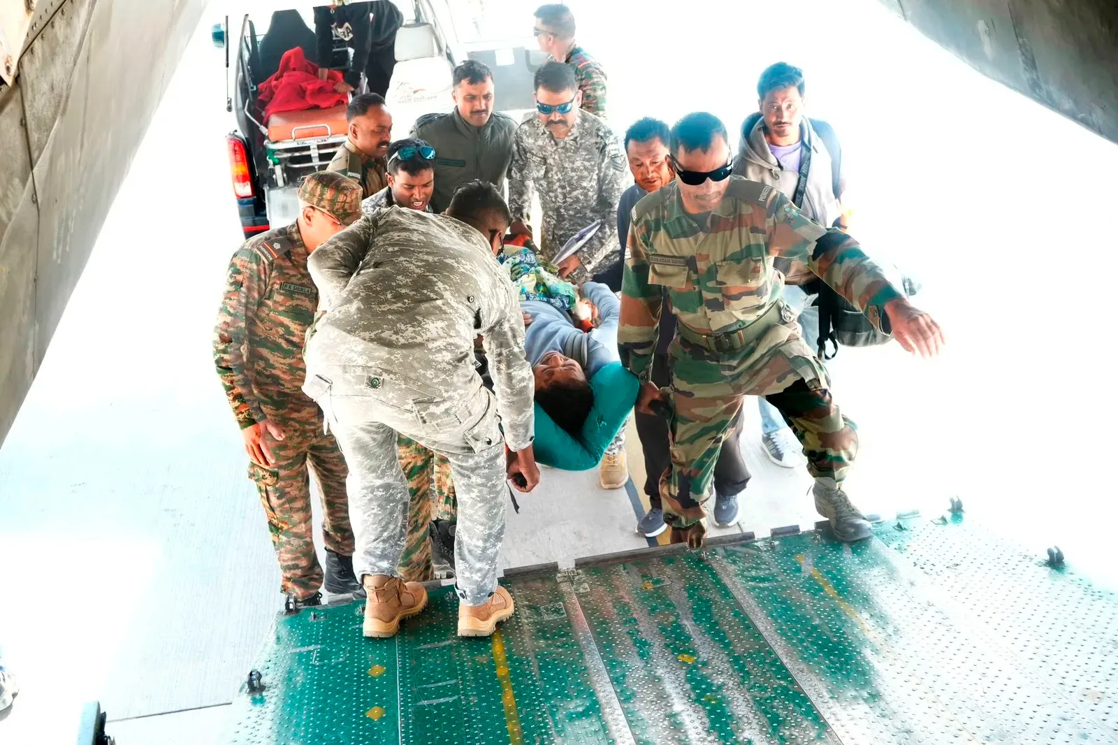 लद्दाख से 5 मरीज़ एयरलिफ्ट, भारतीय वायुसेना ने C-17 और AN-32 से चंडीगढ़ पहुँचाया