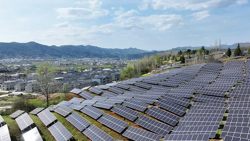 चीन में सौर ऊर्जा का अभूतपूर्व विकास और इसकी वैश्विक प्रभाव