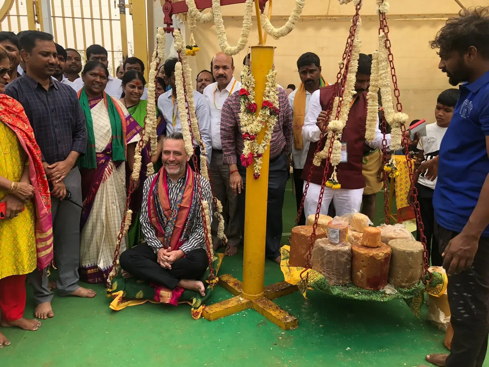 Why Are Lakhs of Devotees Visiting Telangana's Medaram for the Tribal Fair?