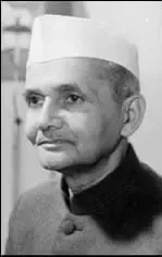 लाल बहादुर शास्त्री जयंती 2026: खड़गे, अखिलेश, शरद पवार समेत विपक्षी नेताओं ने अर्पित की श्रद्धांजलि