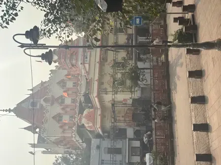 लालकिला विस्फोट कांड: घटनास्थल के आसपास के कई बाजार बंद, तलाशे जा रहे हैं सबूत