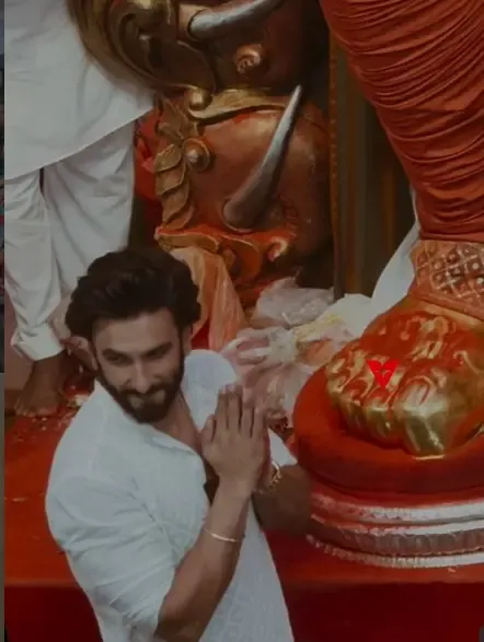 लालबागचा राजा के दरबार में सितारों की भीड़: रणवीर सिंह, रितेश-जेनेलिया और दिशा वकानी ने लिया बप्पा का आशीर्वाद
