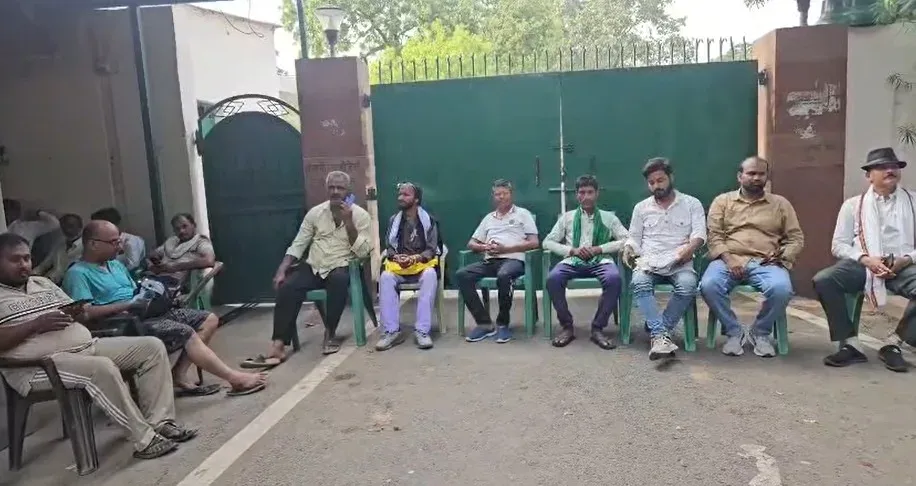 लालू-राबड़ी की सुरक्षा कटौती पर राजद का अल्टीमेटम: 48 घंटे में बहाल करो, वरना कार्यकर्ता डटे रहेंगे