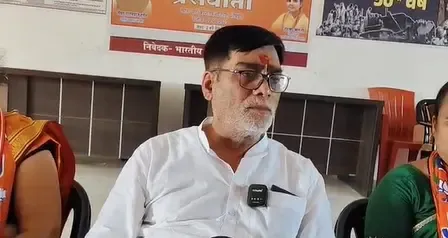 <b>क्या लालू यादव का बेटा कांग्रेस का पिछलग्गू बनकर घूम रहा है?</b>