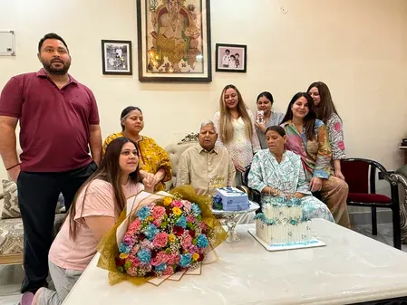 लालू प्रसाद यादव का 79वाँ जन्मदिन: राबड़ी आवास में भोजपुरी सांस्कृतिक महफिल, पूरा परिवार मौजूद