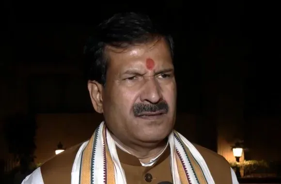लालू यादव की सुरक्षा में कटौती पर RJD का पलटवार: 'यह सस्ती और घटिया राजनीति है' — मृत्युंजय तिवारी