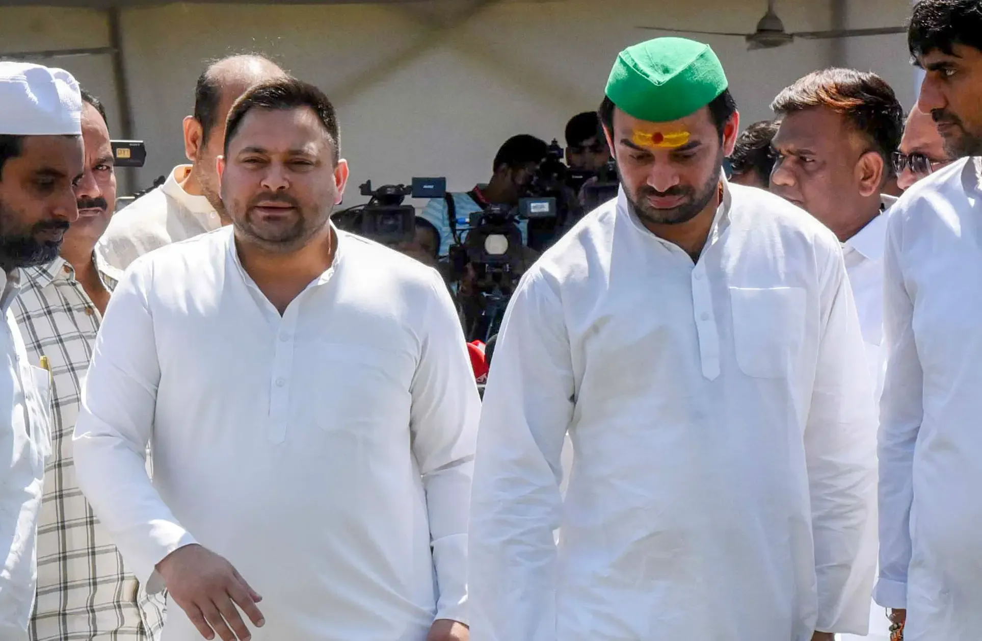 Are Lalu's Sons Falling Behind in Bihar Elections?