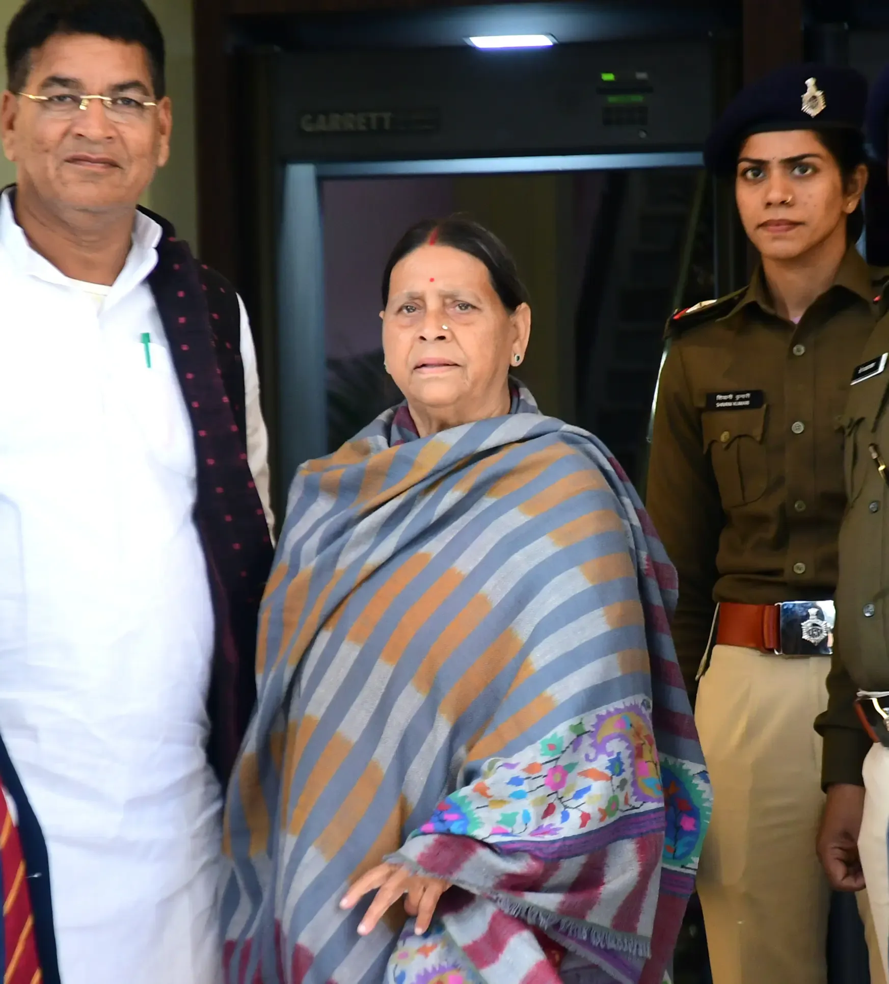 Delhi HC Orders CBI to Respond to Rabri Devi's Plea on Land-for-Jobs Case
