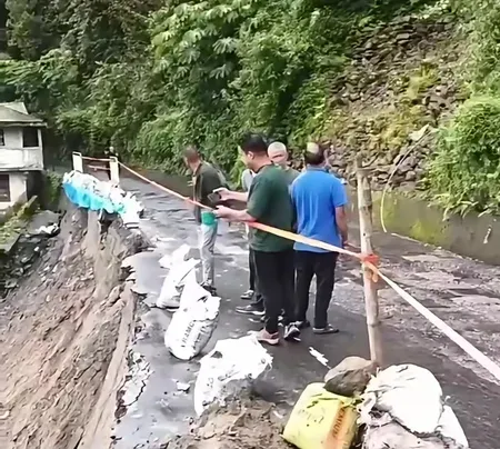 Darjeeling landslide blocks Jorebungalow-Teesta Bazar road; more rain ahead for Bengal