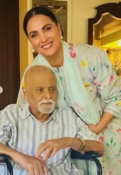 लारा दत्ता ने पिता की पहली पुण्यतिथि पर रखी विशेष पूजा, जैकारंडा का पौधा लगाकर दी श्रद्धांजलि