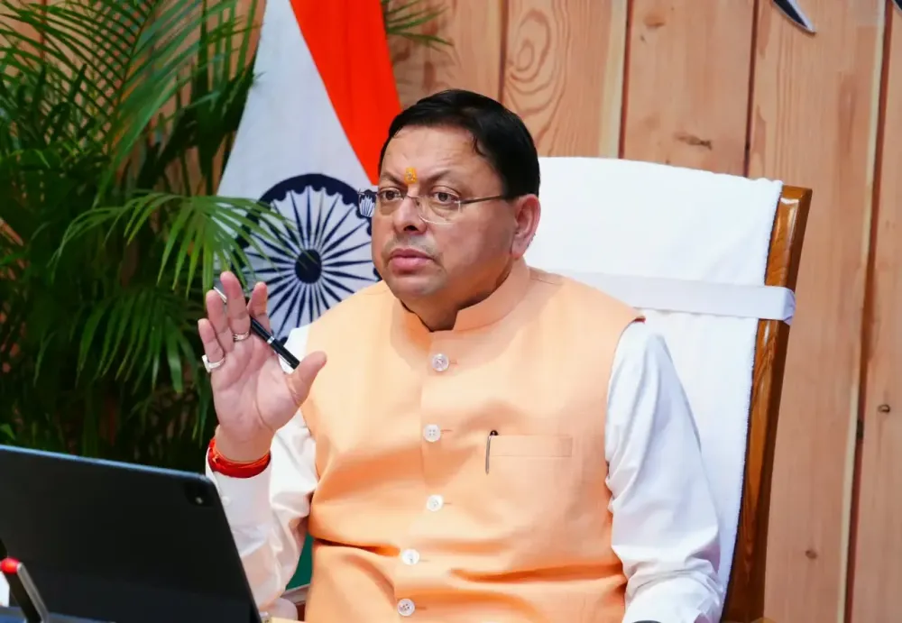 सीएम धामी का निर्देश: 1 नवंबर तक पूरे हों सीवर-पेयजल के अधूरे काम, खुदी सड़कों की तत्काल मरम्मत