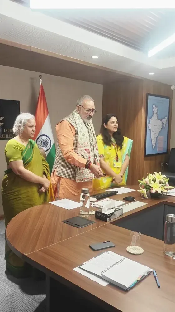 Giriraj Singh Launches Textile Commissioner's New Website